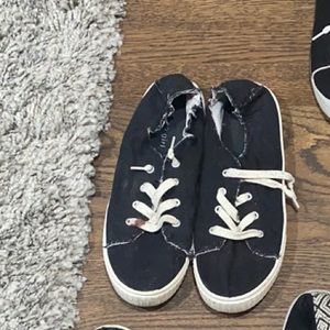 One pair of black shoes